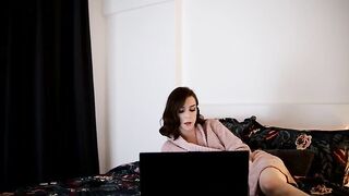HelloAlice – Mommy Gaslighting You 1