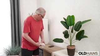 Sure, your Daughter can Stay here for Two Days! Breiny Zoe at OldHans