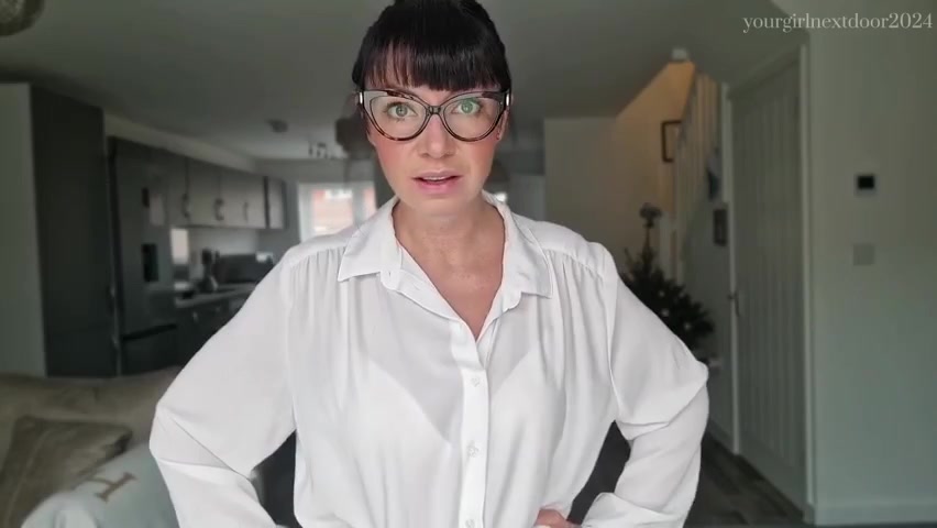 Yourgirlnextdoor1 - Jealous Mommy SHRINKS You