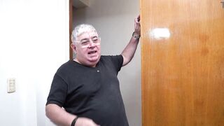 I thought my partner was gay, but he sleeps with the delivery girl when I go to pick up the money.