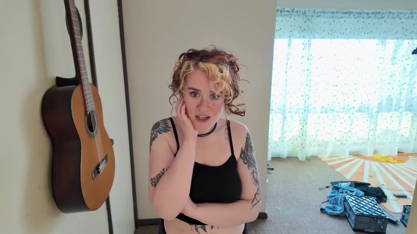 TheEleanorGee – Spying On Your step-Sister
