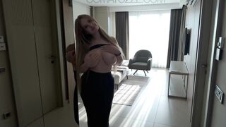 Girl Seduced Service Man in Hotel, He Had No Chance...